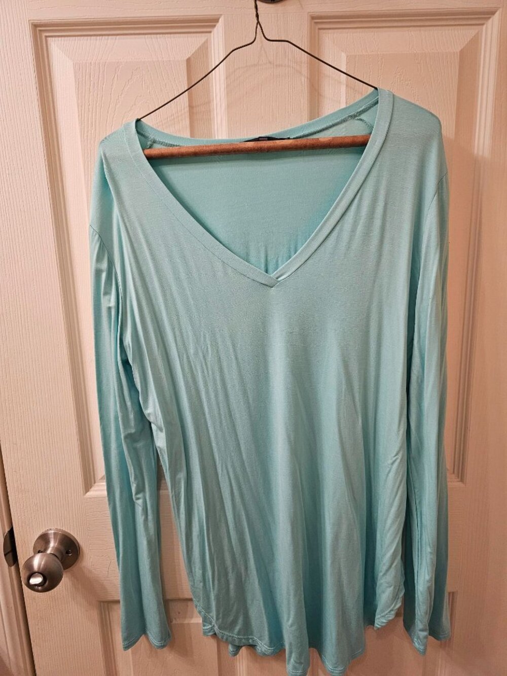 NWOT Emma's Closet Medium Turquoise Long Sleeved Blouse